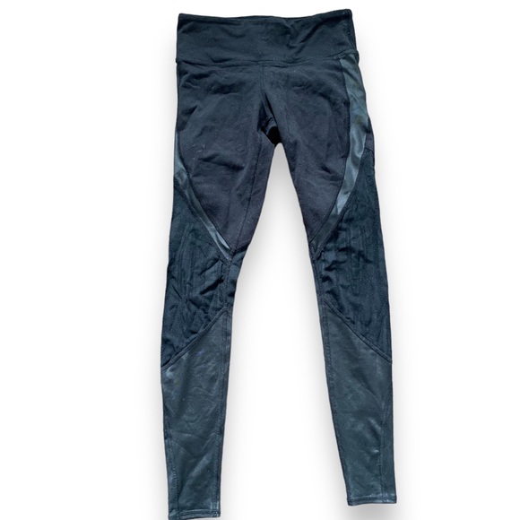 ALO leggings. Multi textured. Size XS - Picture 2 of 9